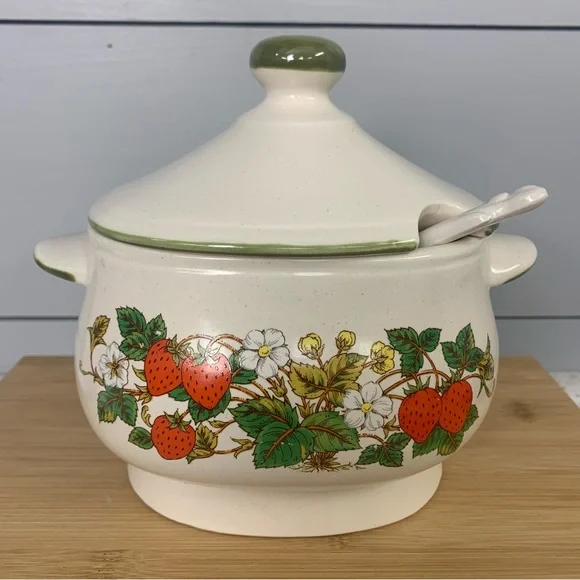 Vintage Ceramic Oven-Proof Covered Dish with Serving Spoon- Made in Japan - Picture 1 of 10